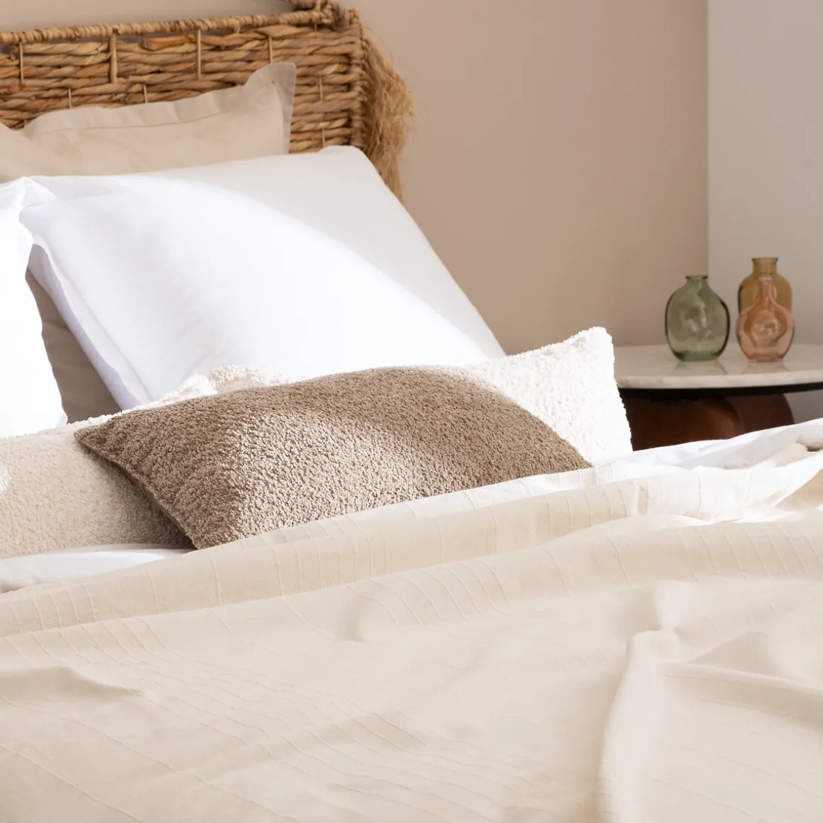 Almohada Bouclette Gris Pardo 30x50cm