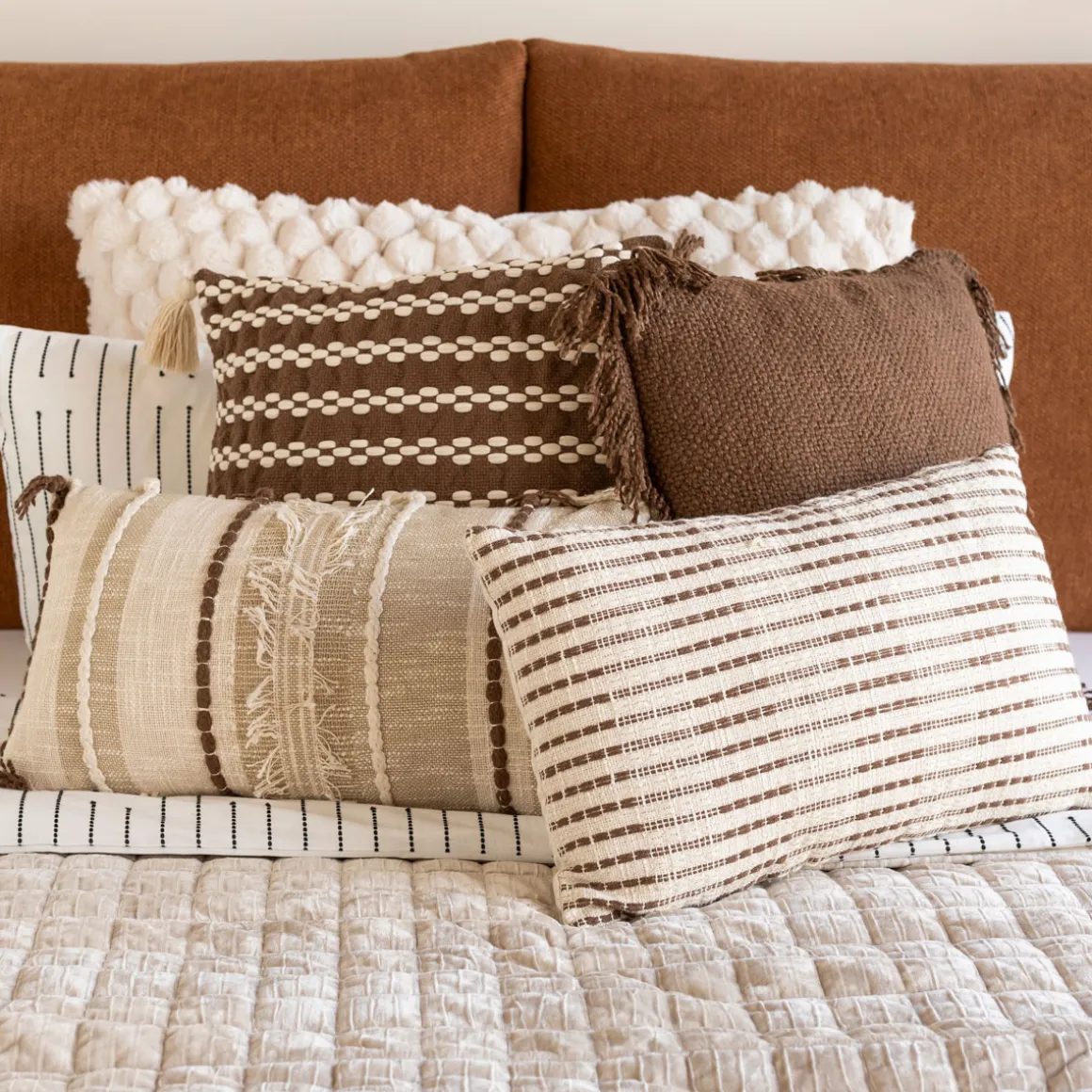 Almohada de felpa beige INUIT 38x38cm