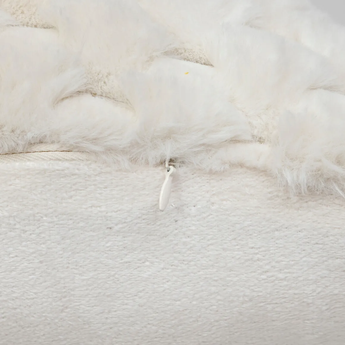 Almohada de felpa beige INUIT 38x38cm