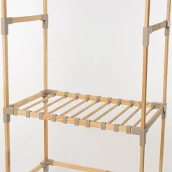 Armario beige de madera