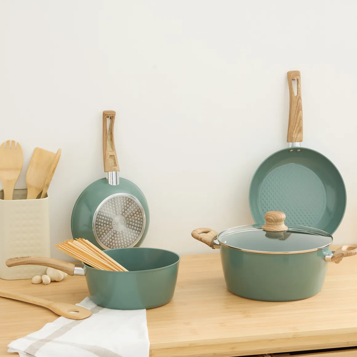 Batería de cocina de 4 piezas verde de aluminio