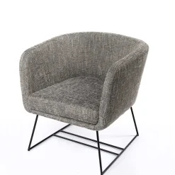 Butaca TIM gris con patas metálicas negras