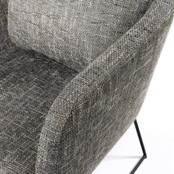 Butaca TIM gris con patas metálicas negras