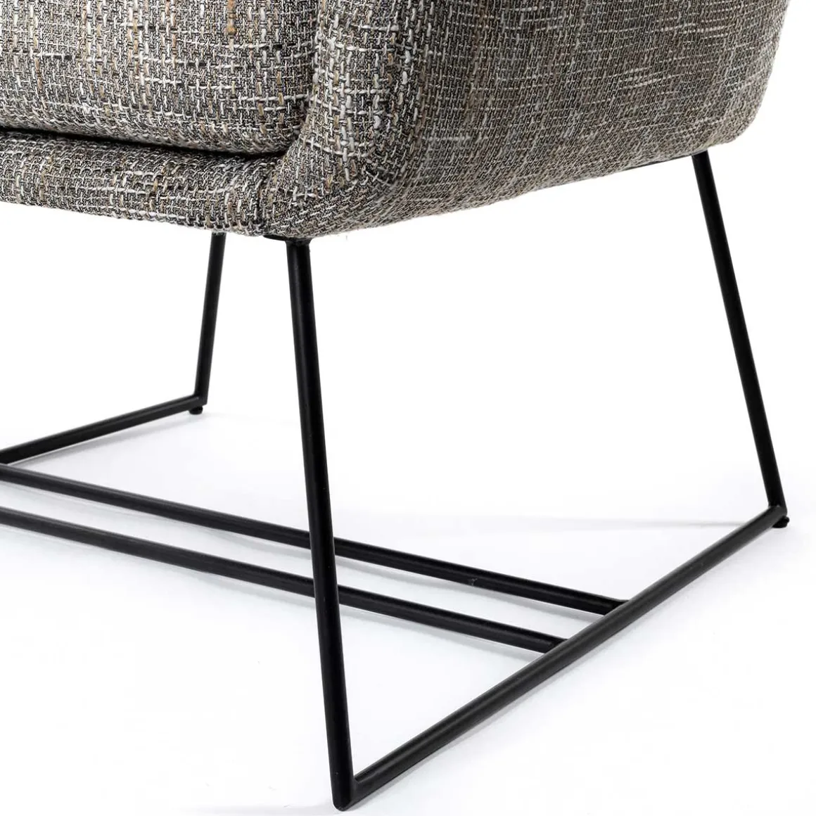 Butaca TIM gris con patas metálicas negras