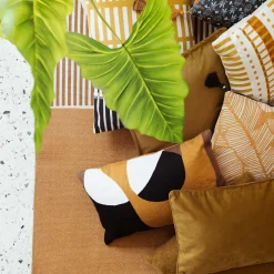 Cojín Bordado Ocre 30x50Cm