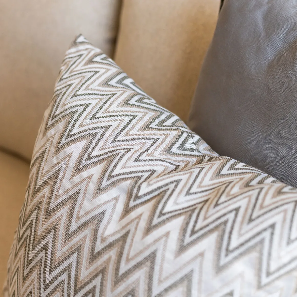 Cojín decorativo VEXUS verde y beige 50x50cm