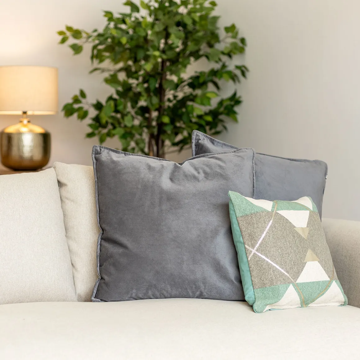 Cojín LILOU gris oscuro 55x55cm