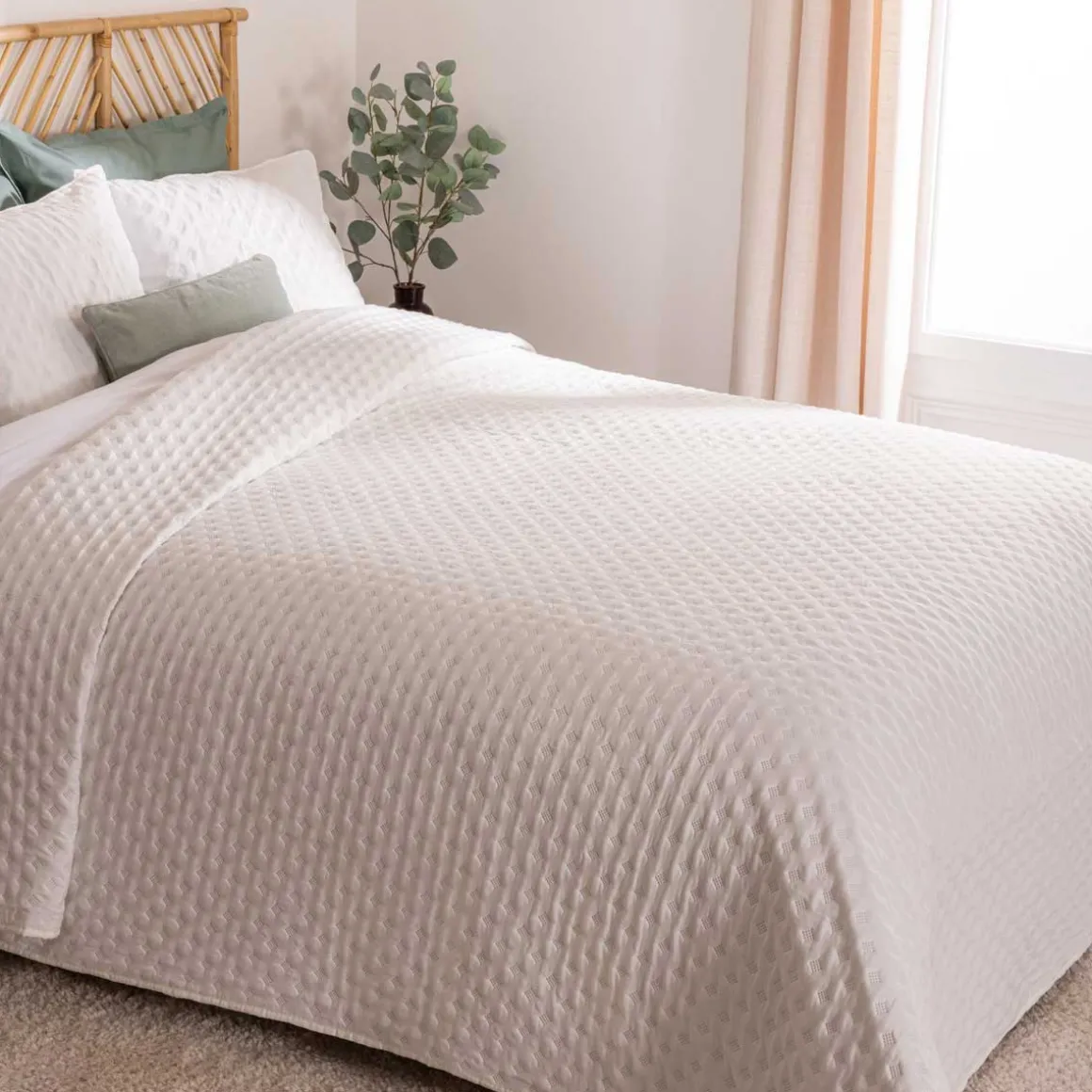 Colcha 240x260cm y 2 Fundas De Almohada Kalia