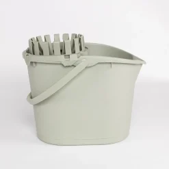 Cubo con exprimidor verde 16L