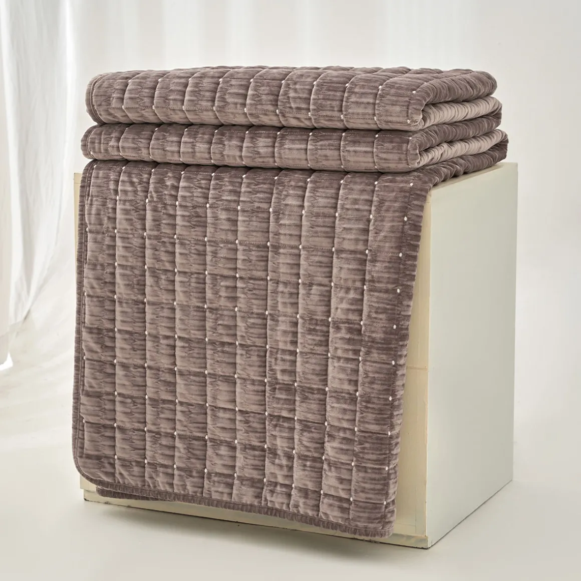 Edredón SEATTLE de terciopelo gris pardo 240x260cm