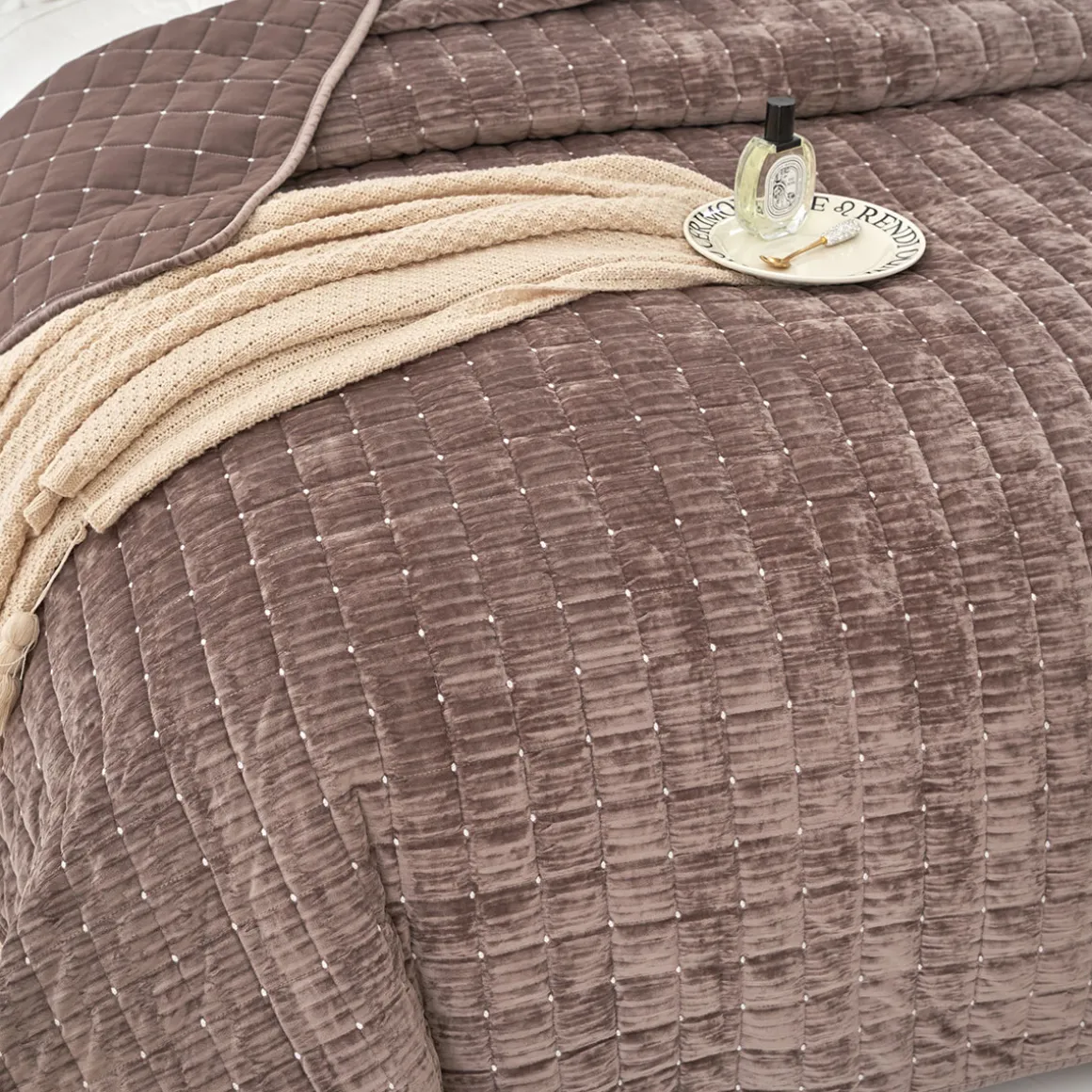 Edredón SEATTLE de terciopelo gris pardo 240x260cm