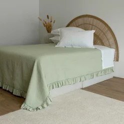 Edredón verde menta con volante 220x240cm
