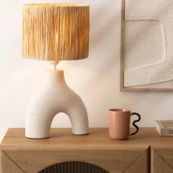 Lámpara de mesa TANIA de cerámica y rafia
