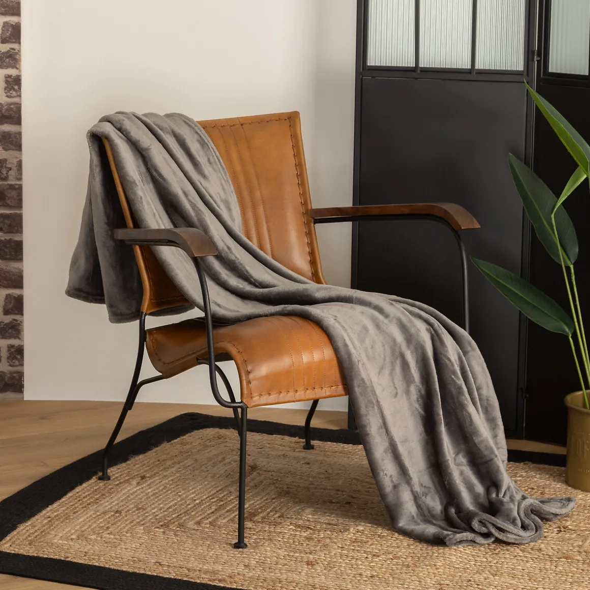 Manta Coralina Gris Oscuro 130x180Cm