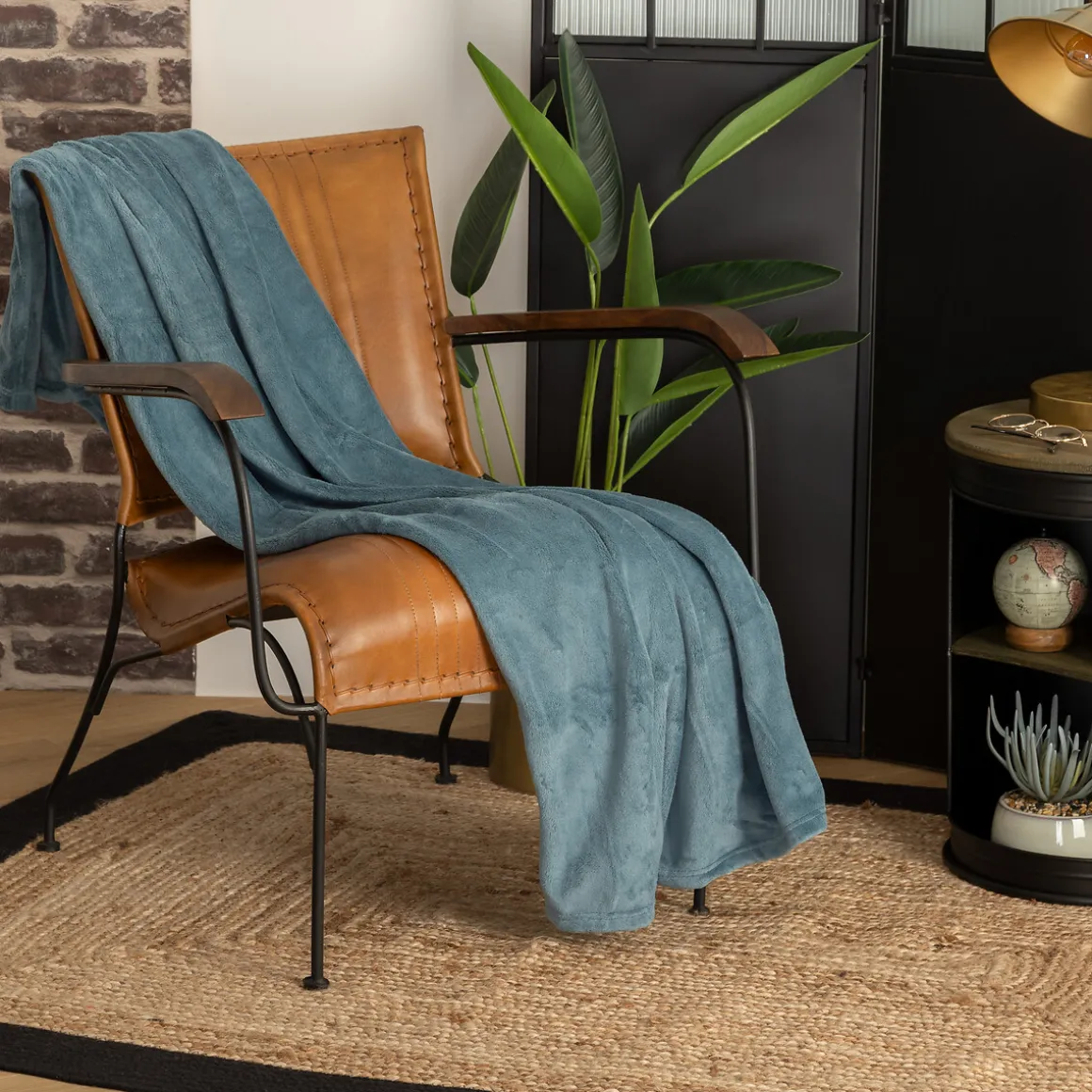 Manta Microfibra Azul Petróleo 125x150Cm