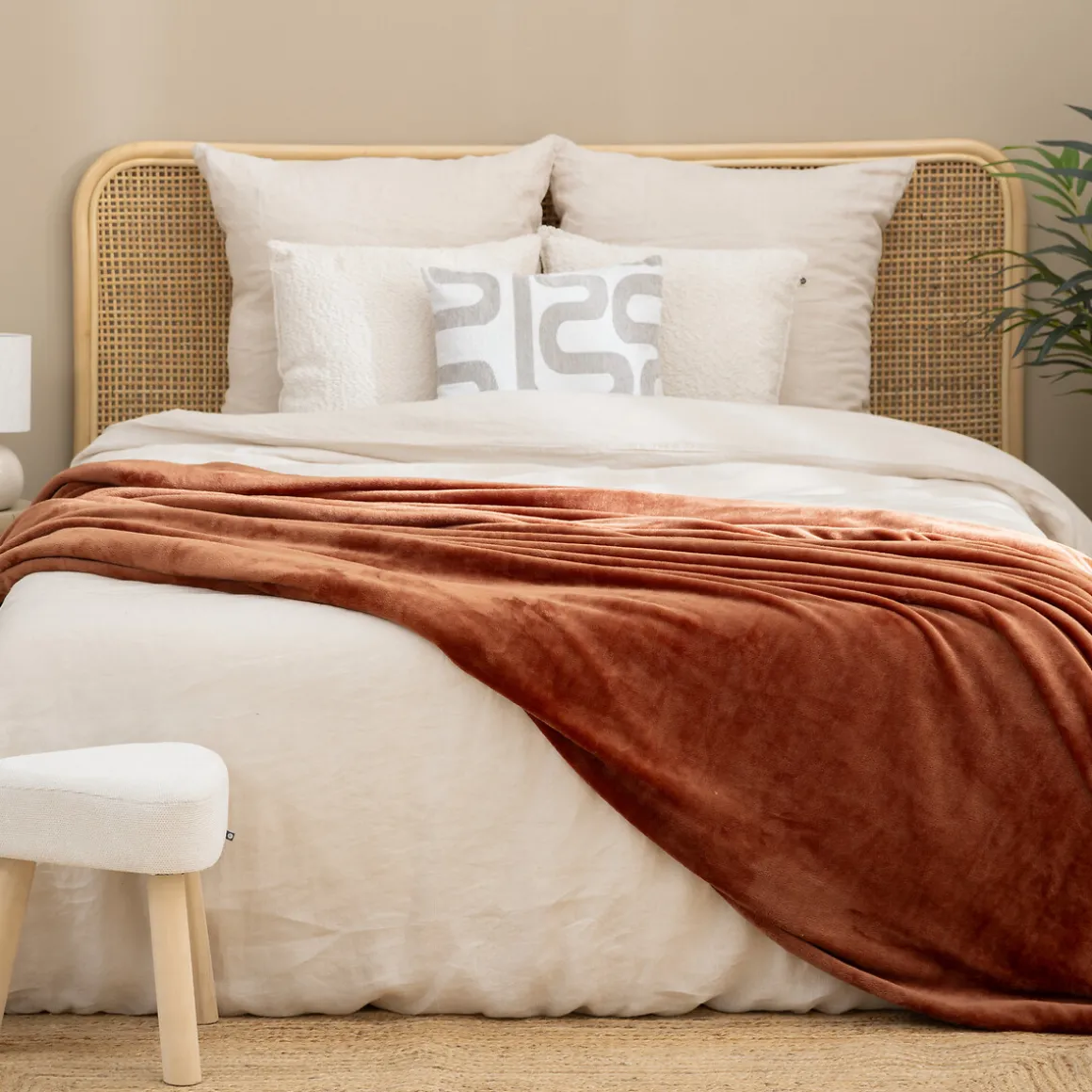 Manta OLLIS terracota de terciopelo