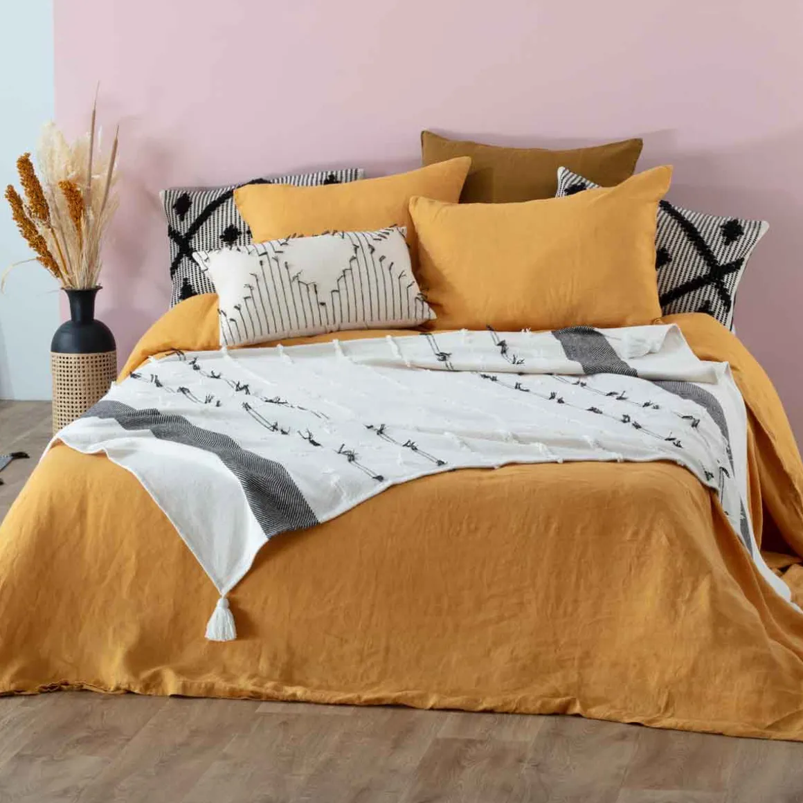 Manta Tropi Blanca Y Negra Con Borla 130x180cm