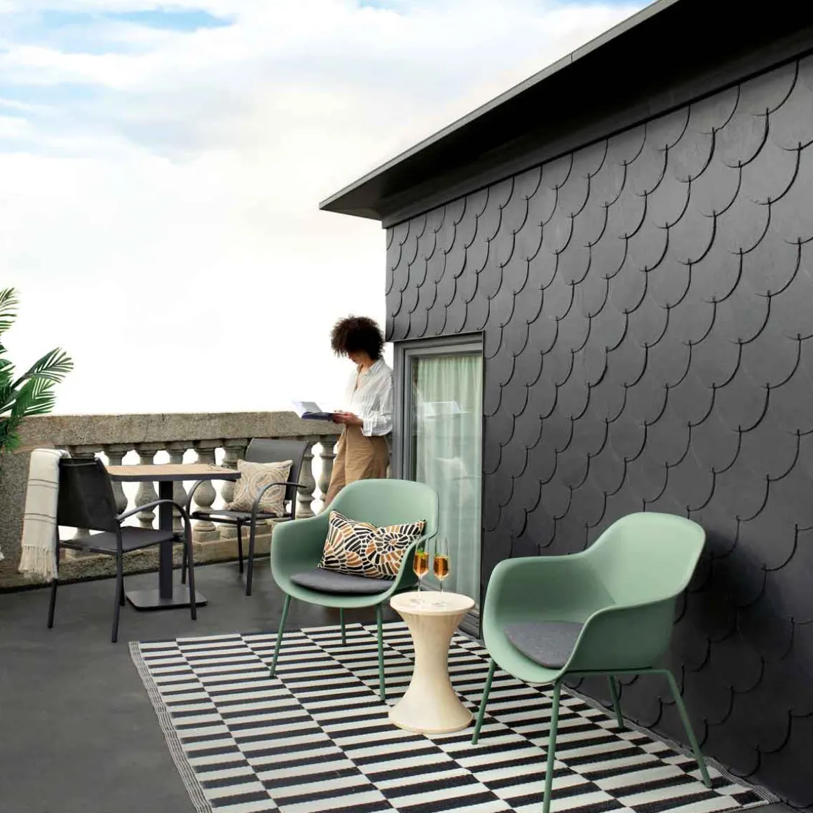 Mesa exterior bistro TYLA de madera y aluminio