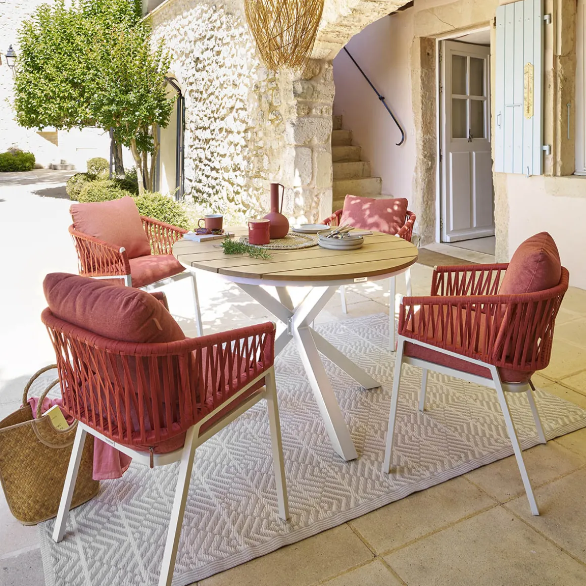 Mesa ORIENGO redonda blanca de madera acacia