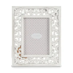 Portarretrato tallado blanco de madera 13x18cm