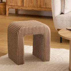 Puf SEVI beige de terciopelo