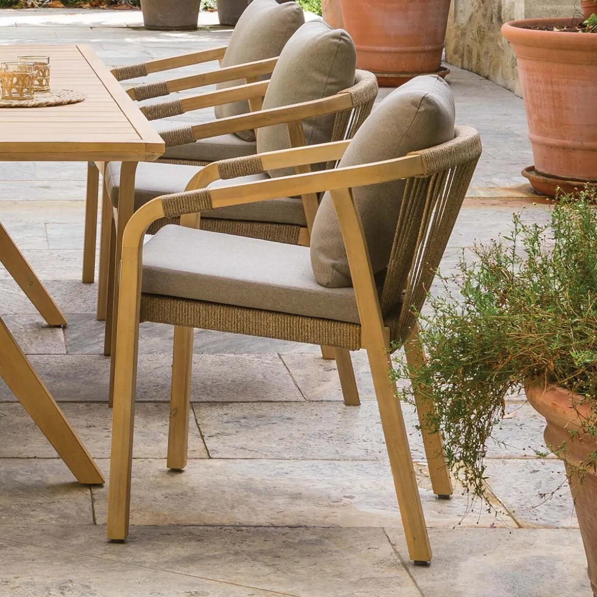 Silla PAPOUASIE gris pardo de madera acacia