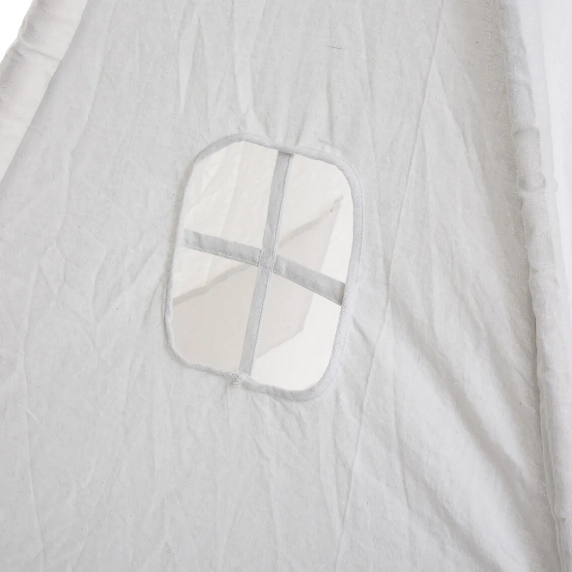 Tienda TIPI blanca con pompones